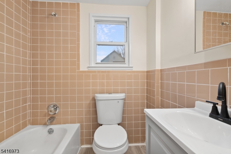 33 Delaware St Property Photo 14