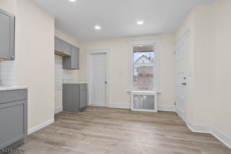 33 Delaware St Property Photo 16