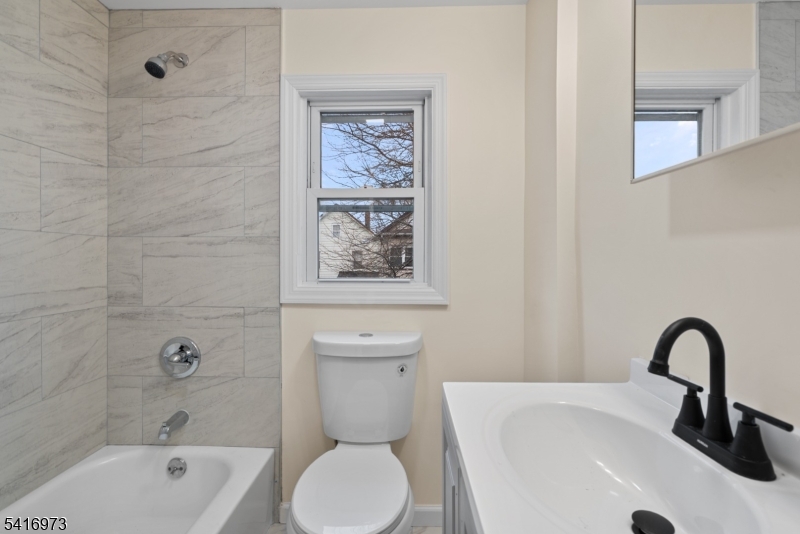 33 Delaware St Property Photo 35