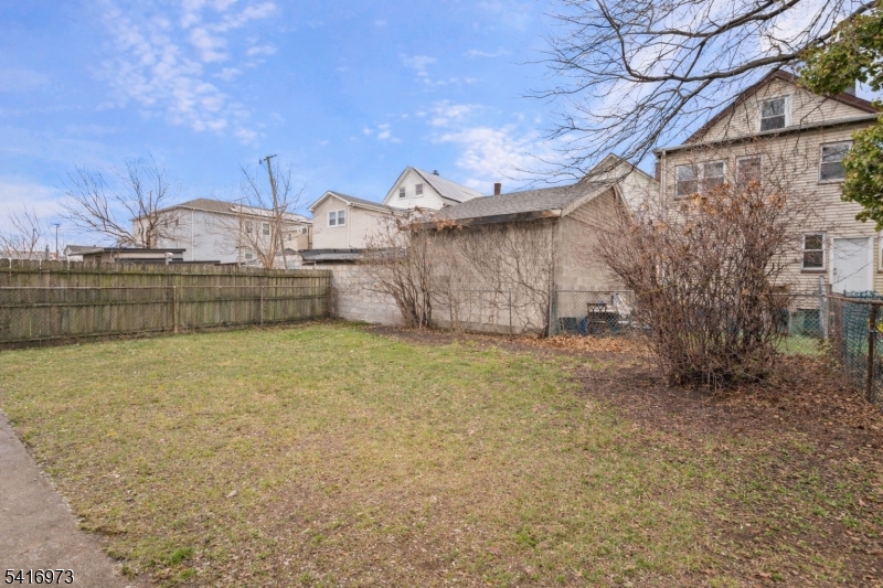 33 Delaware St Property Photo 37
