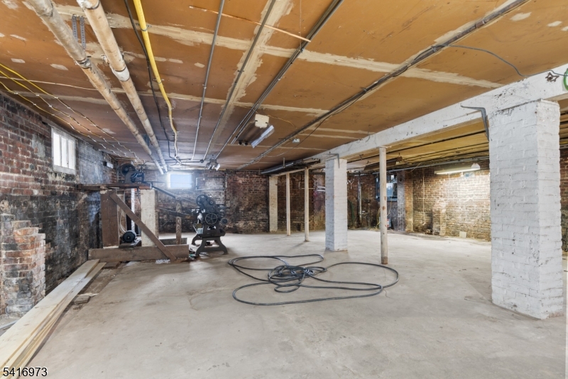 33 Delaware St Property Photo 43