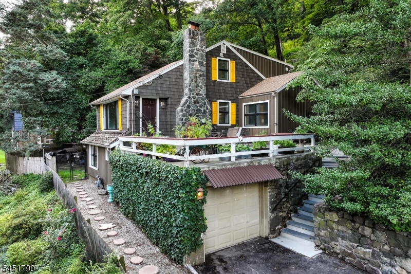 18 Bott Ln Property Photo 1
