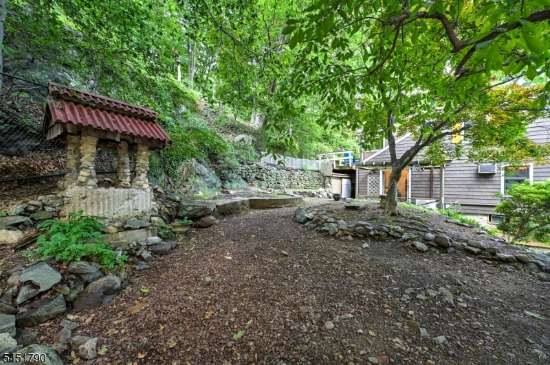 18 Bott Ln Property Photo 11