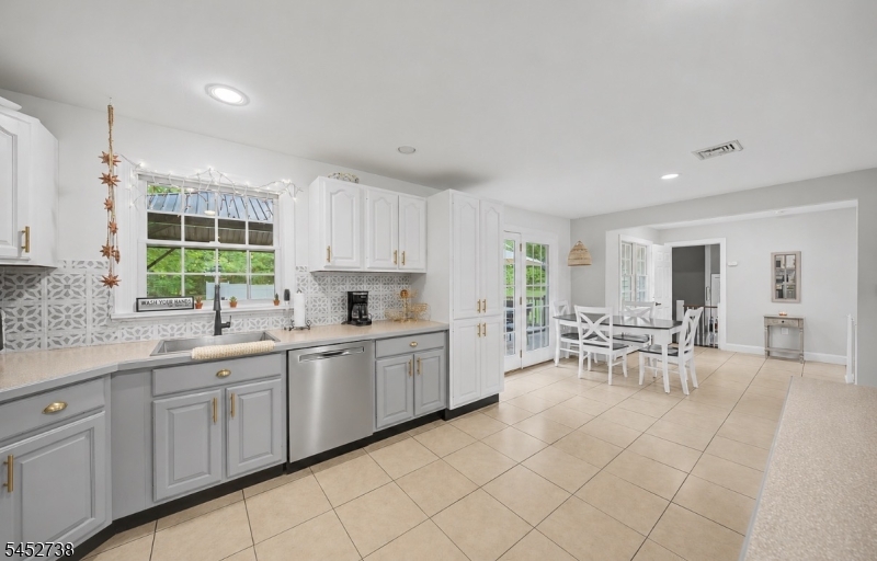 21 Struble Ln Property Photo 12