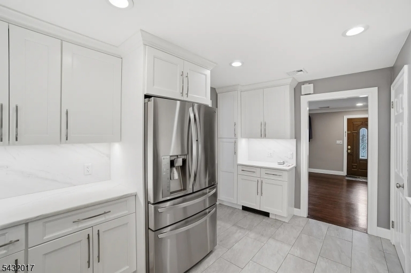 43 Oakland Ave Property Photo 5