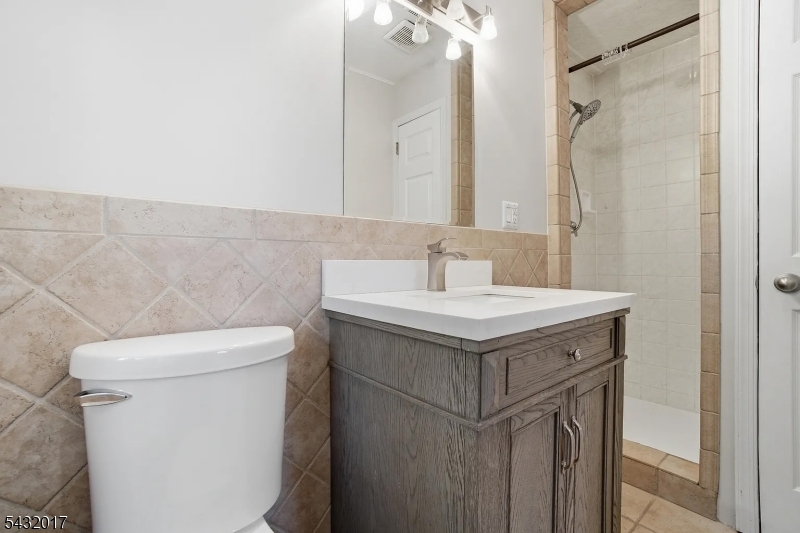 43 Oakland Ave Property Photo 10