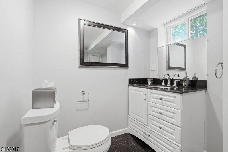 43 Oakland Ave Property Photo 20