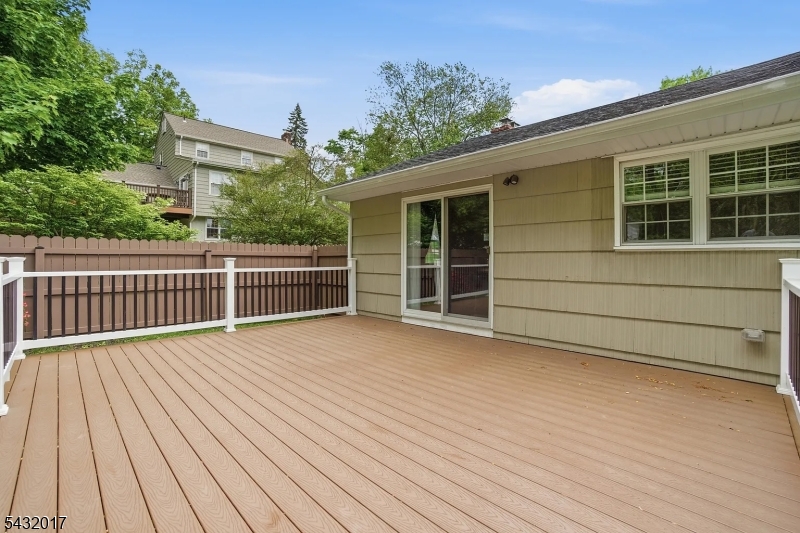 43 Oakland Ave Property Photo 24
