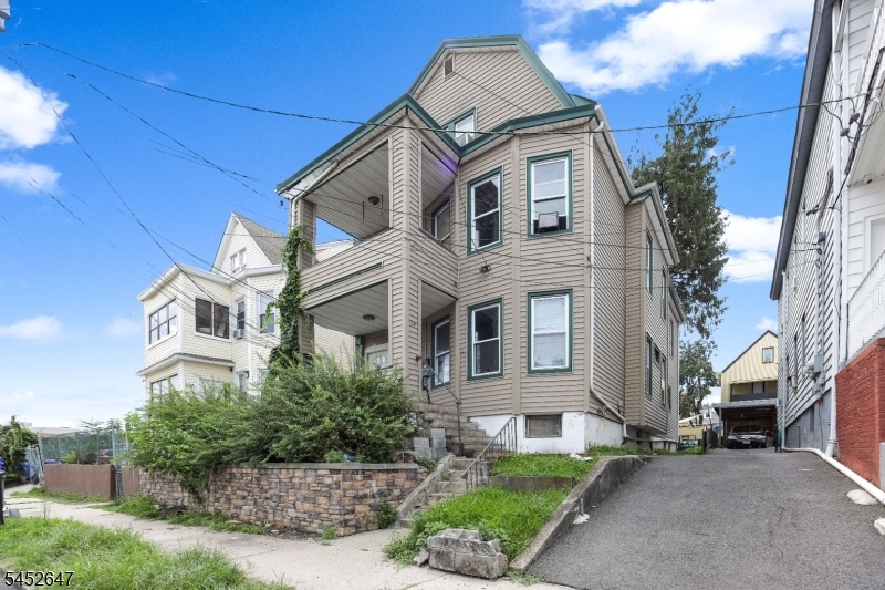 224 Lawrence St Property Photo 1