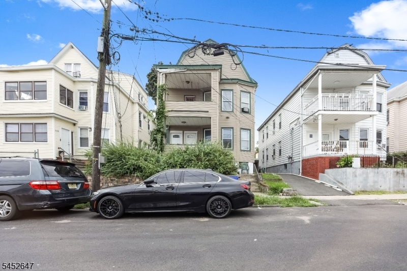 224 Lawrence St Property Photo 2