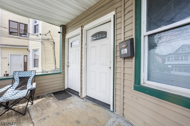 224 Lawrence St Property Photo 3