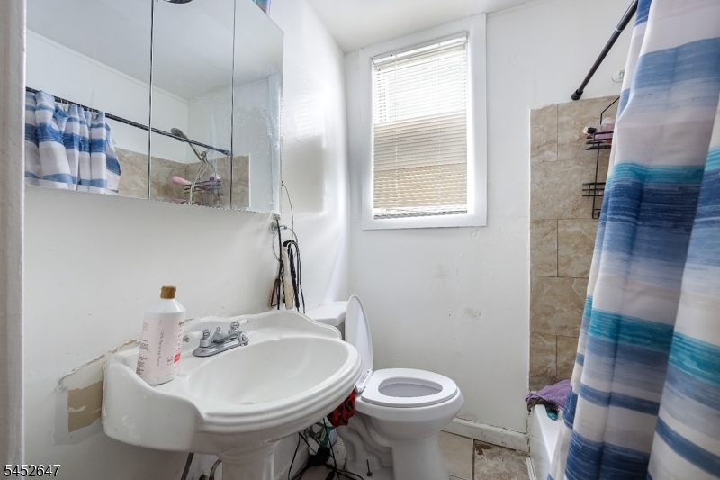 224 Lawrence St Property Photo 11