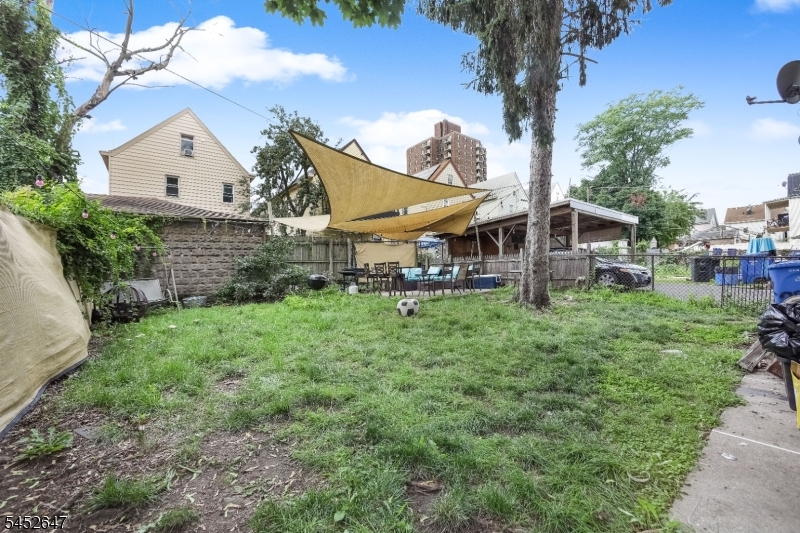 224 Lawrence St Property Photo 14