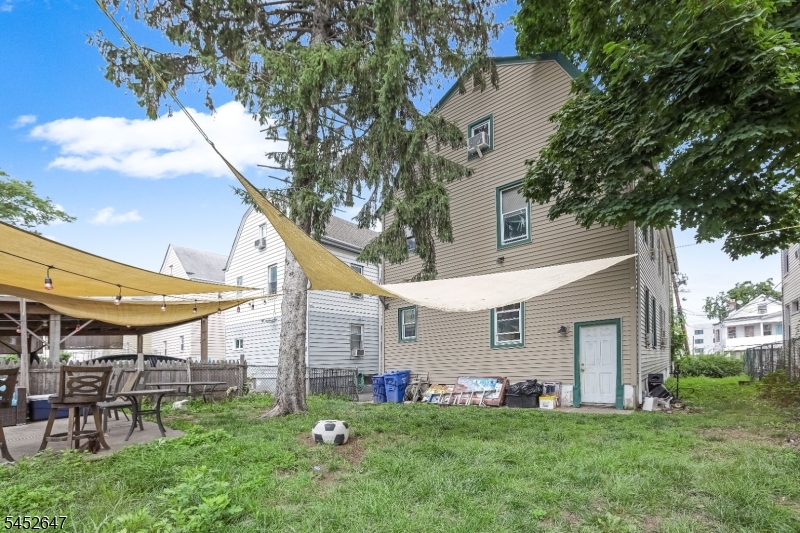 224 Lawrence St Property Photo 15