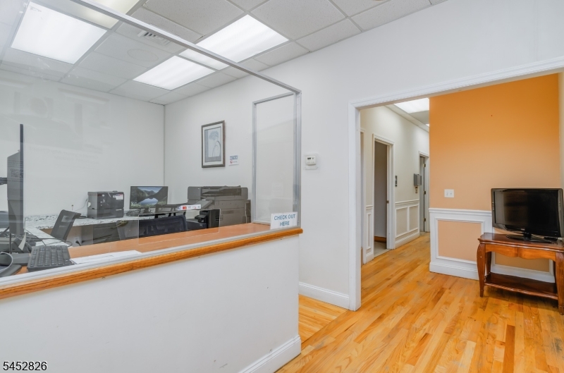303 Belmont Ave Property Photo 10