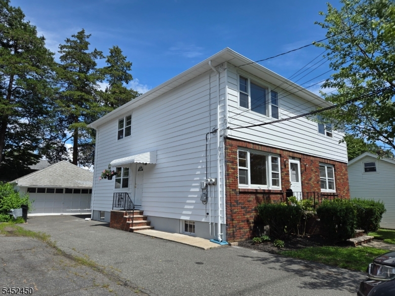 384 Delawanna Ave 2 Property Photo 14