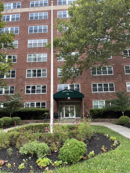 926 Bloomfield Ave 8k Property Photo 1