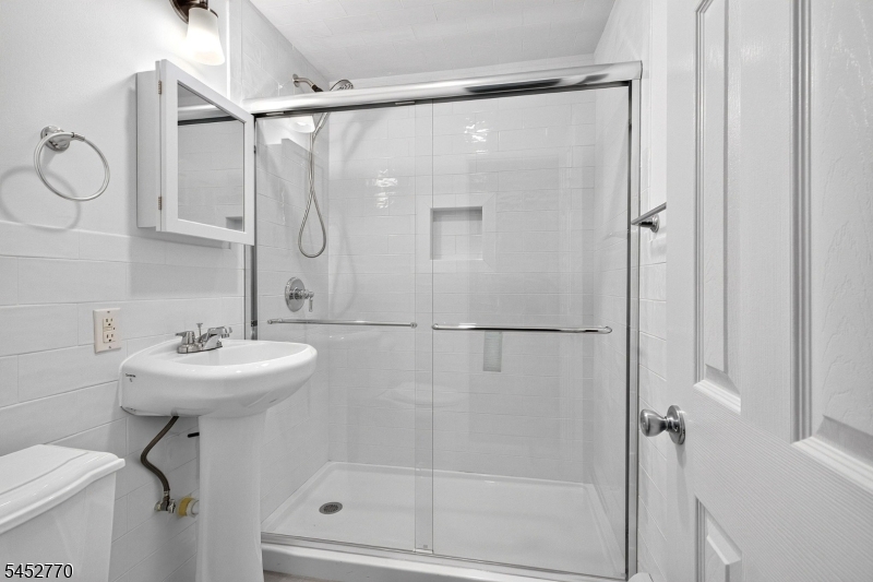 27 Ferndale Rd Property Photo 8