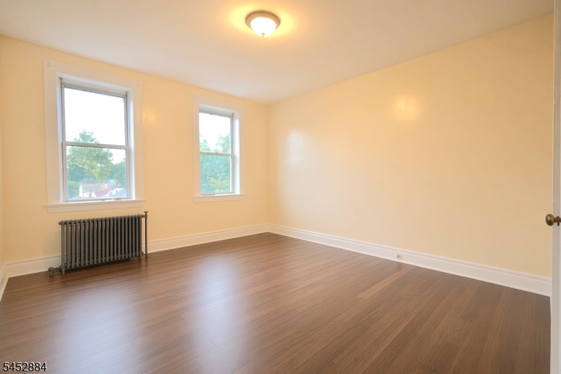 148 Chancellor Ave D5 Property Photo 2