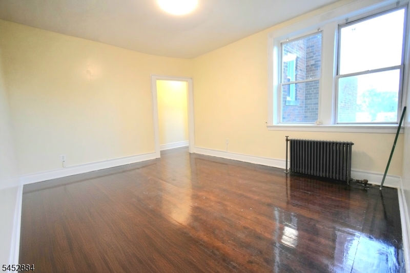 148 Chancellor Ave D5 Property Photo 3