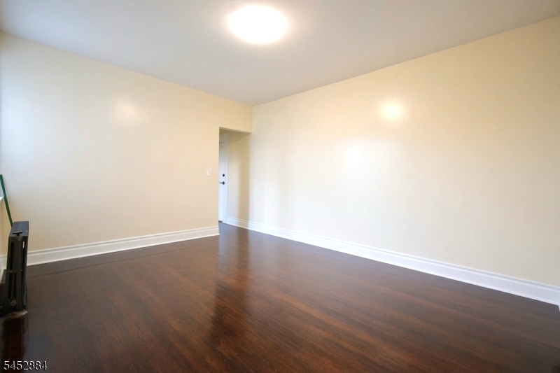 148 Chancellor Ave D5 Property Photo 4