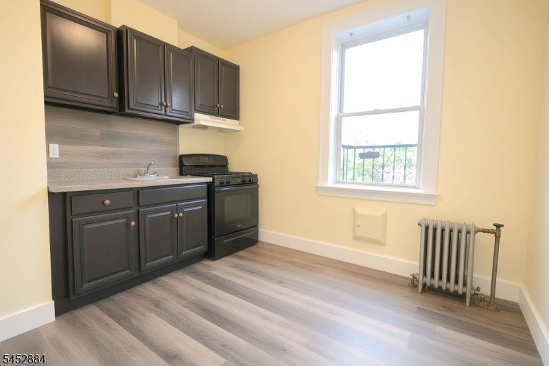 148 Chancellor Ave D5 Property Photo 7