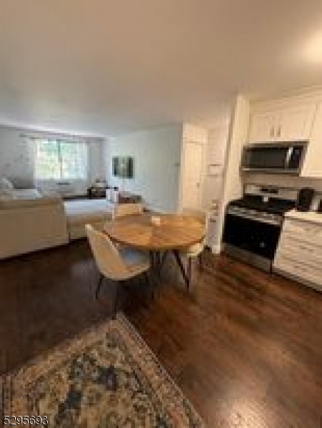 909 Thoreau Ct Property Photo 1