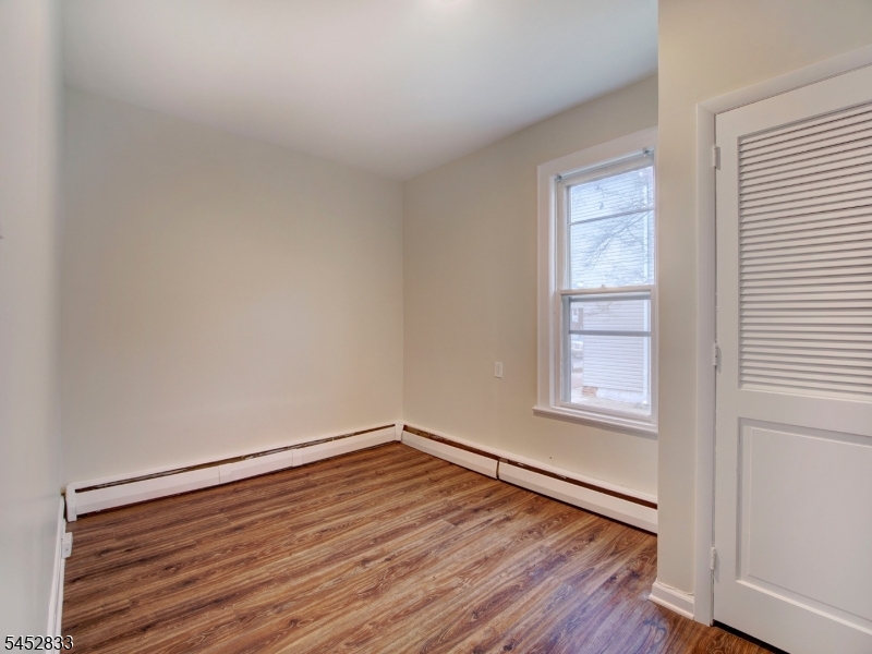 27 Honiss St Property Photo 6