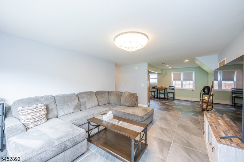 1247 Valley Rd A Property Photo 6