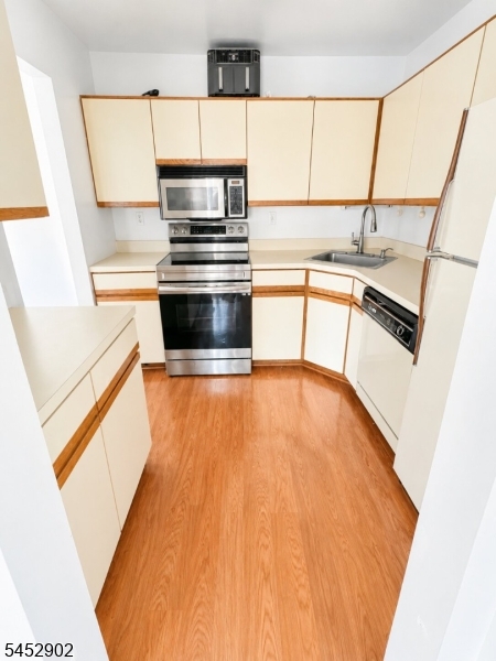 112 Sherwood Ave 5 Property Photo 1