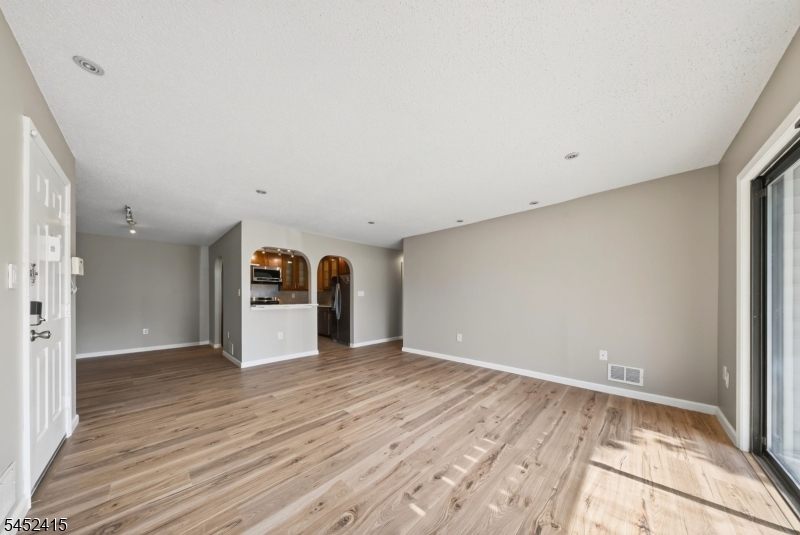 60 Taylor Dr Property Photo 8