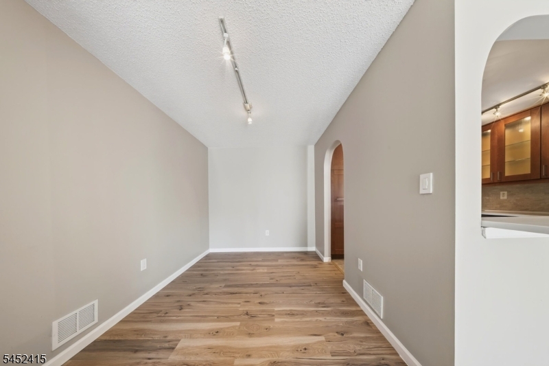 60 Taylor Dr Property Photo 10