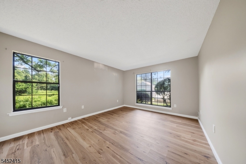 60 Taylor Dr Property Photo 13