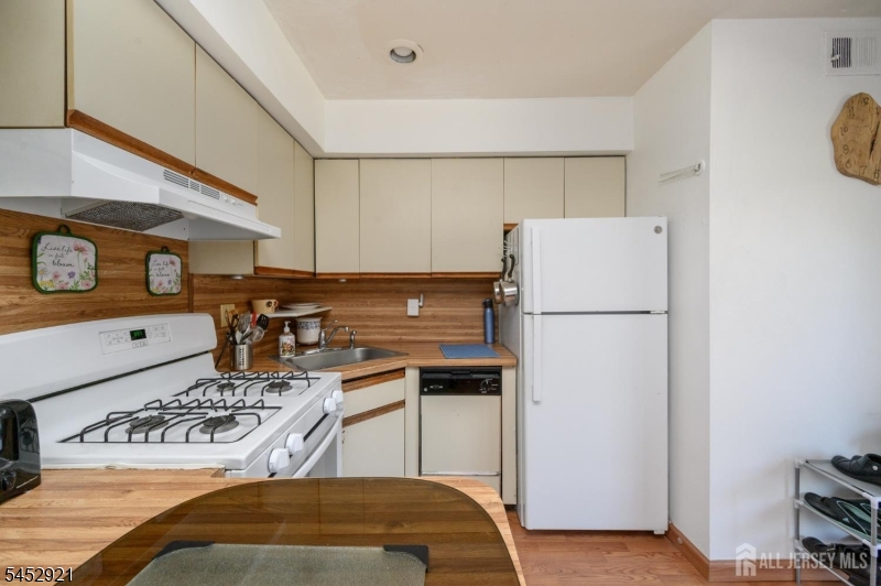 32 Judson 10a Property Photo 4