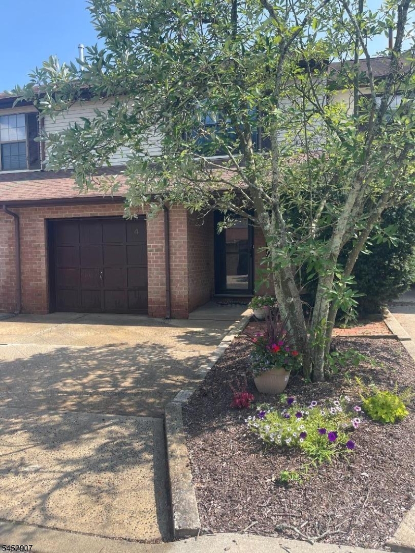 4 Amy Ct Property Photo 2