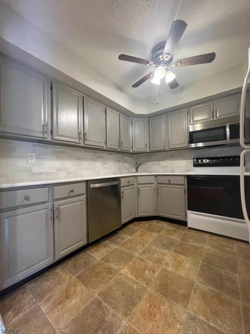 4 Amy Ct Property Photo 8
