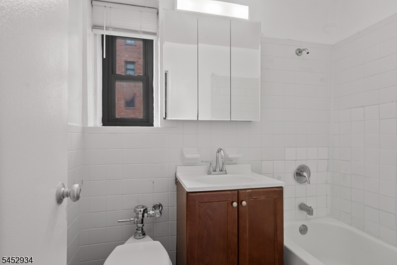 208 Anderson St Nf3 Property Photo 14