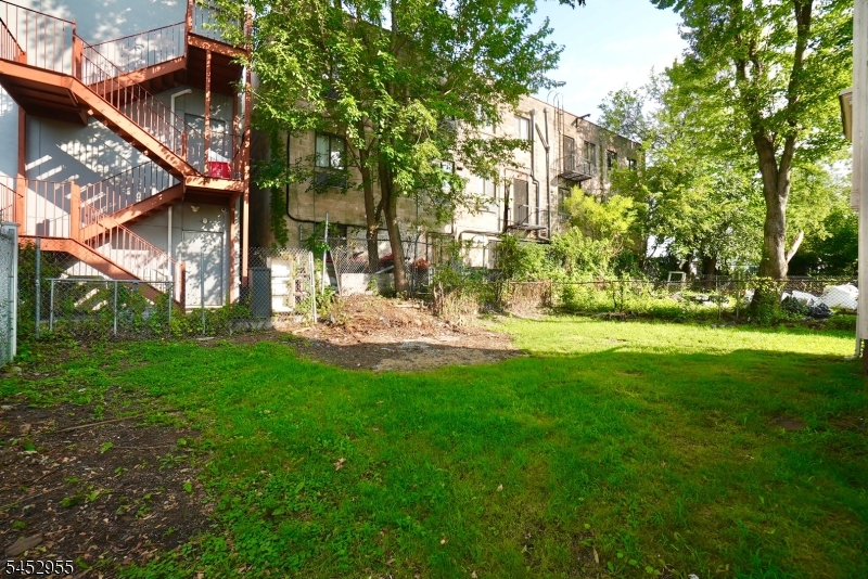 27 Augusta St Property Photo 17