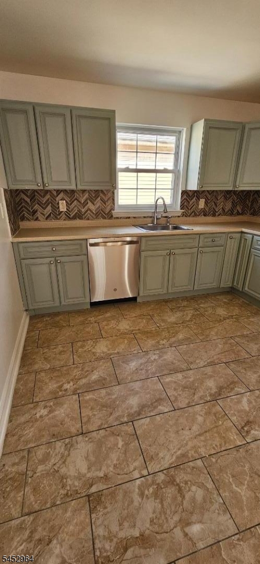 655 4th St Property Photo 11