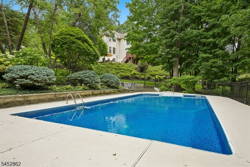 3 Forest Hill Dr Property Photo 3