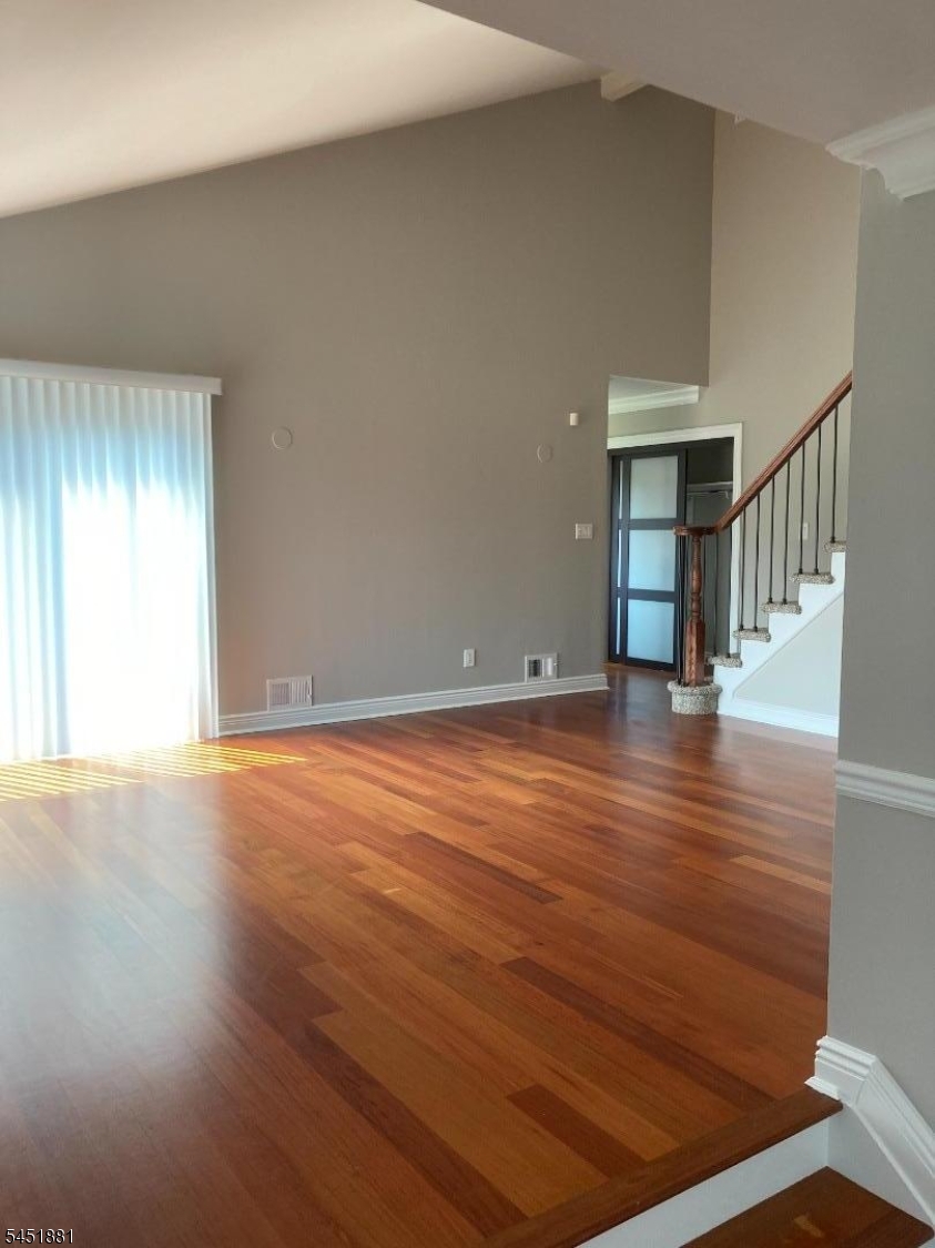 250 Ridgedale Ave E-2 Property Photo 18