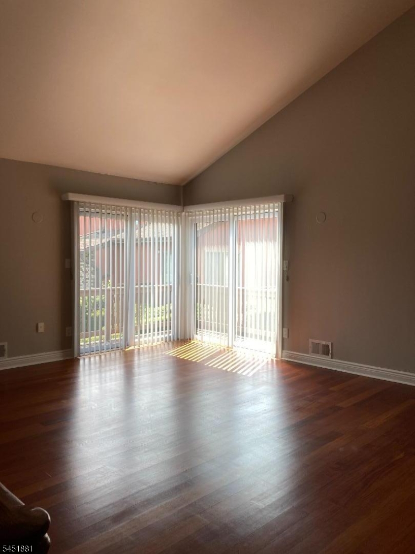 250 Ridgedale Ave E-2 Property Photo 21