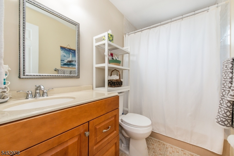 605 Grove St 3 Property Photo 10