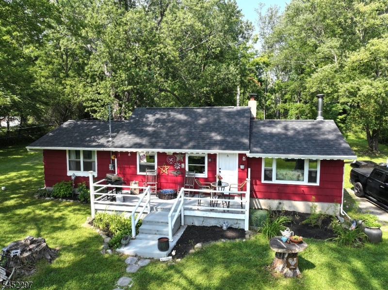 5 W Shaytown Rd Property Photo 1