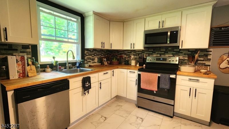 5 W Shaytown Rd Property Photo 19
