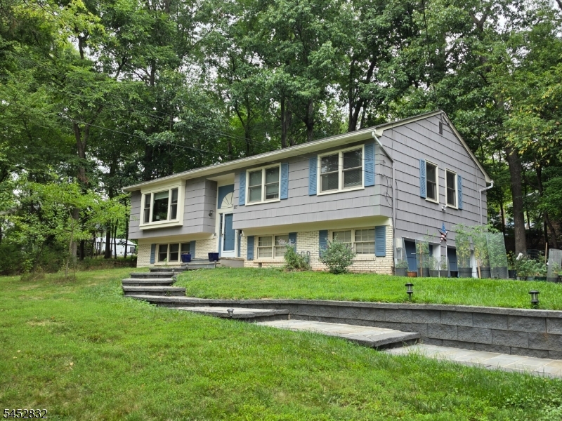154 Hillside Ave Property Photo 1