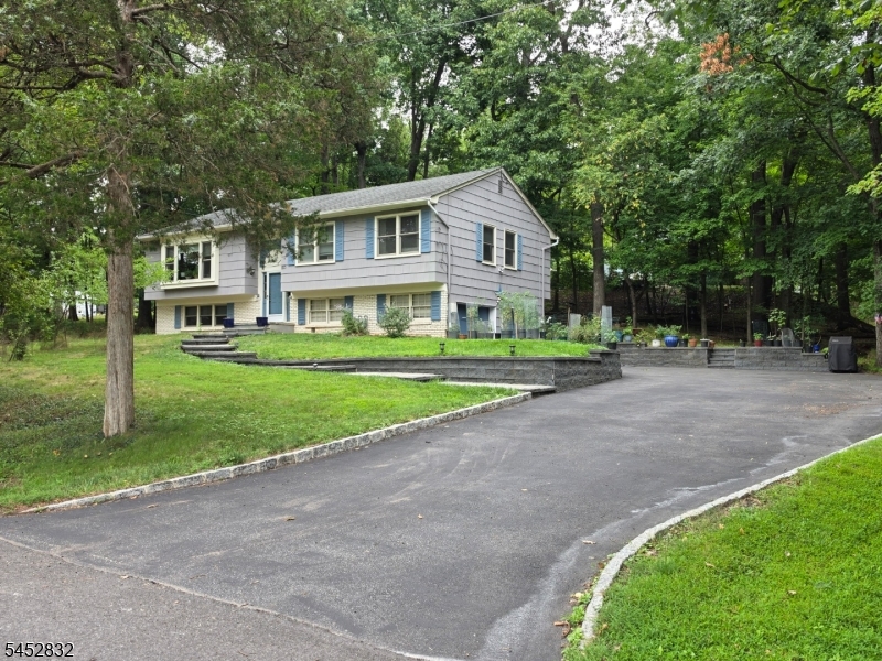 154 Hillside Ave Property Photo 2