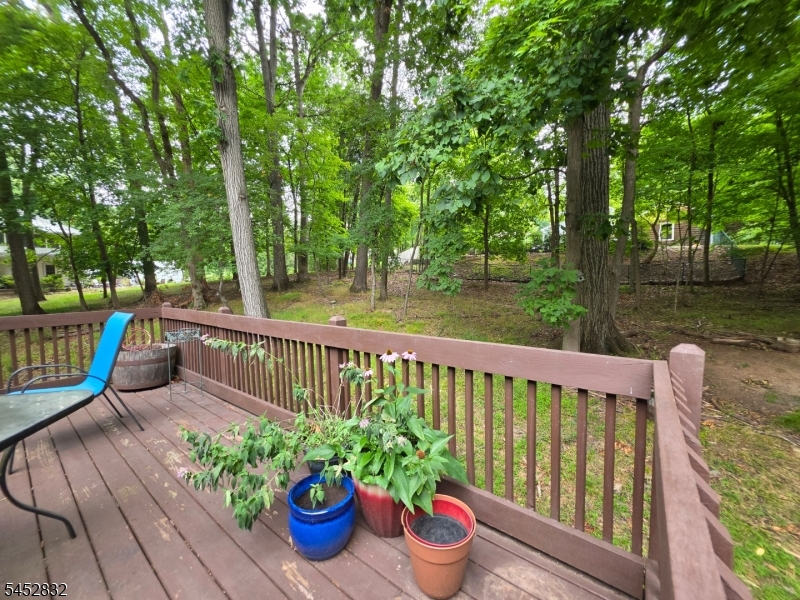 154 Hillside Ave Property Photo 5