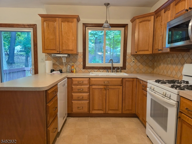 154 Hillside Ave Property Photo 7