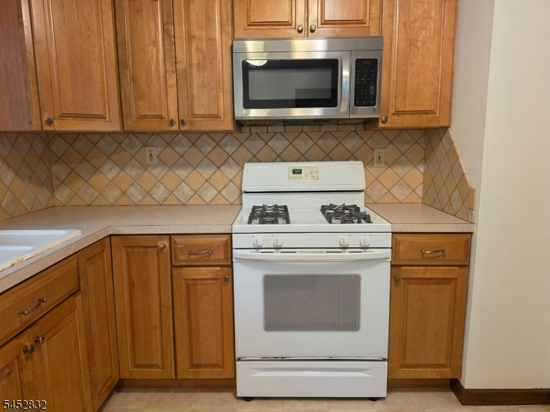 154 Hillside Ave Property Photo 9